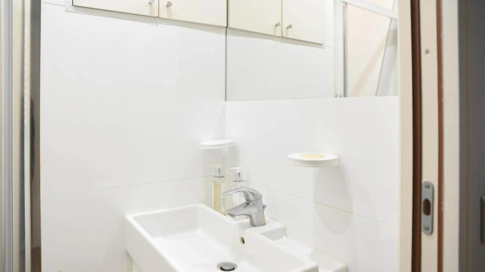 Bright 1 Bedroom Apartment - Near Park Paris