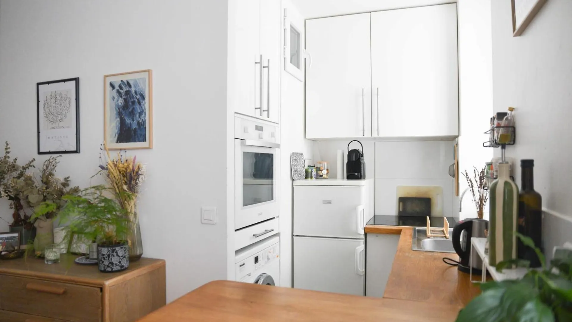Bright 1 Bedroom Apartment - Near Park Paris